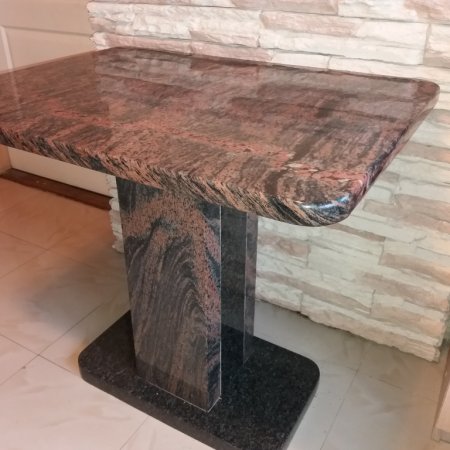 Stůl z kamene